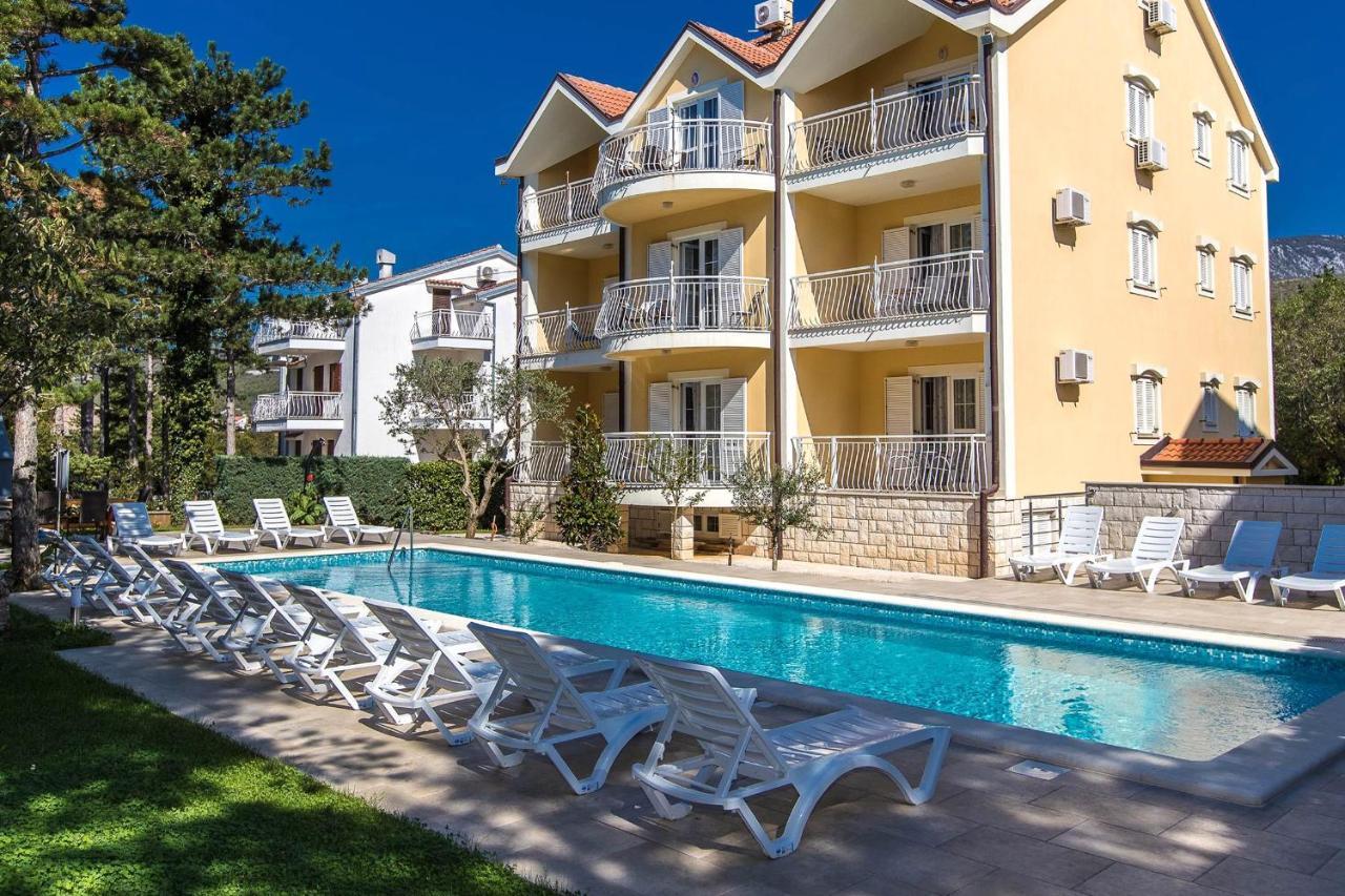 Apartments With A Swimming Pool Jadranovo, Crikvenica - 3238 エクステリア 写真